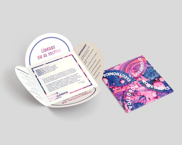 Folletos plegados en cruz flor