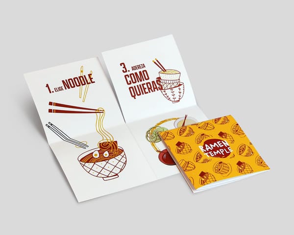 Folletos plegados cuadrados 4 palas