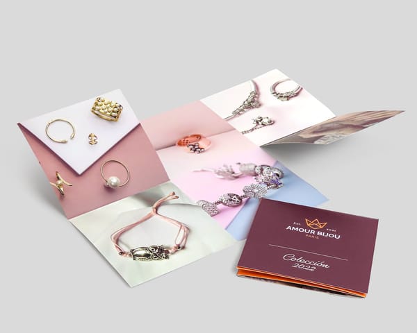 Folletos plegados cuadrados 6 palas